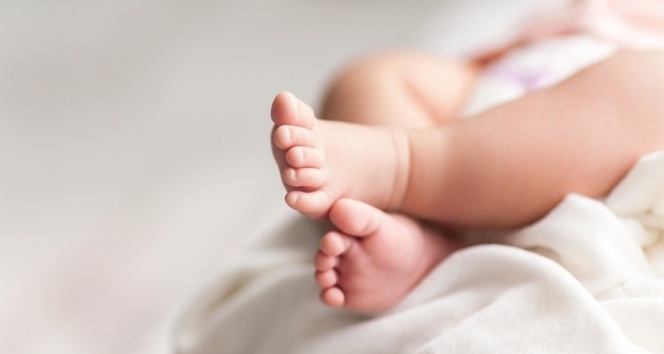 20 günlük bebek minibüsün altında kalarak hayatını kaybetti
