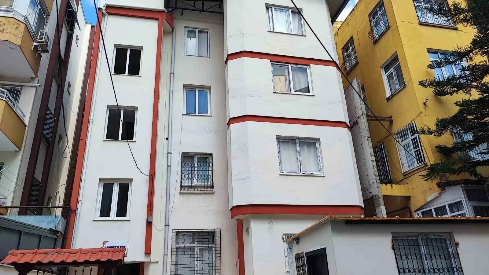 Düğün hazırlığı yapan genç kadın evinde ölü bulundu