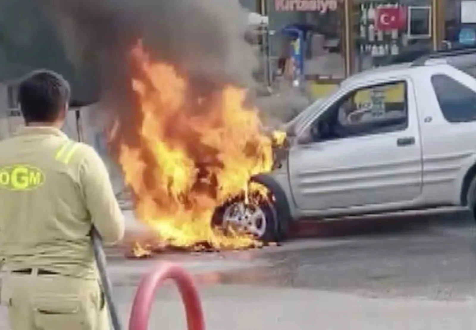 Yılların birikimi alevlere teslim oldu