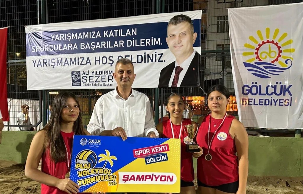 Minik Voleybolcular Sahada Ter Döktü!