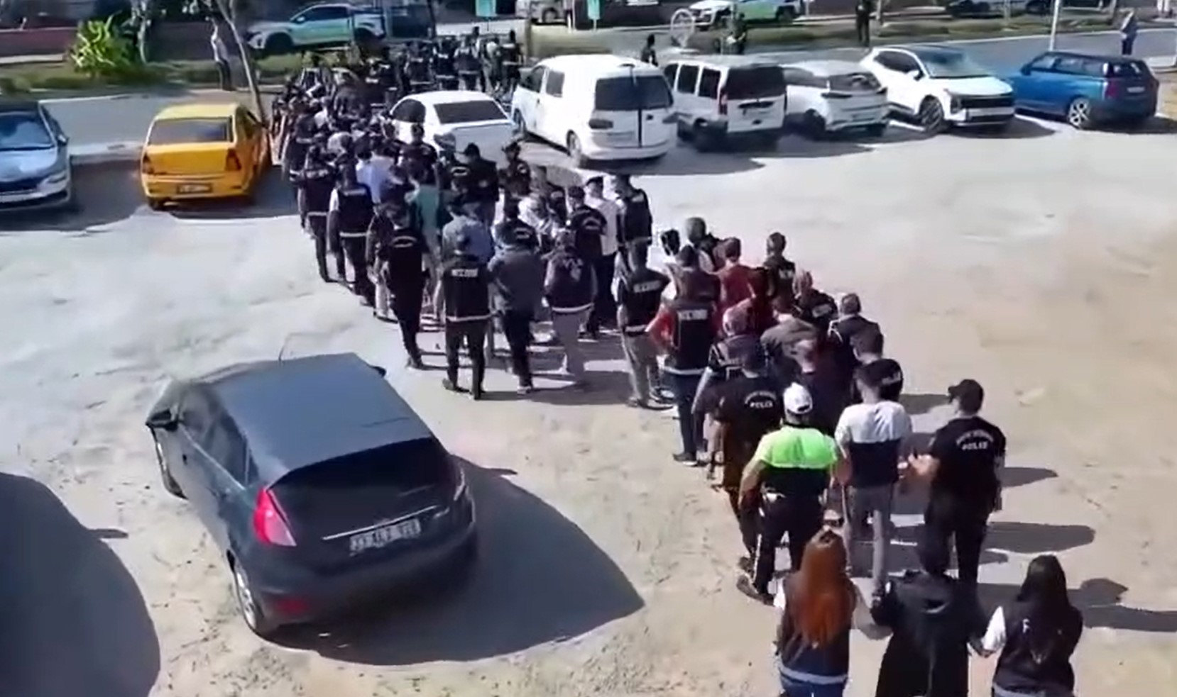 Vize dolandırıcılığı operasyonunda 27 tutuklama!