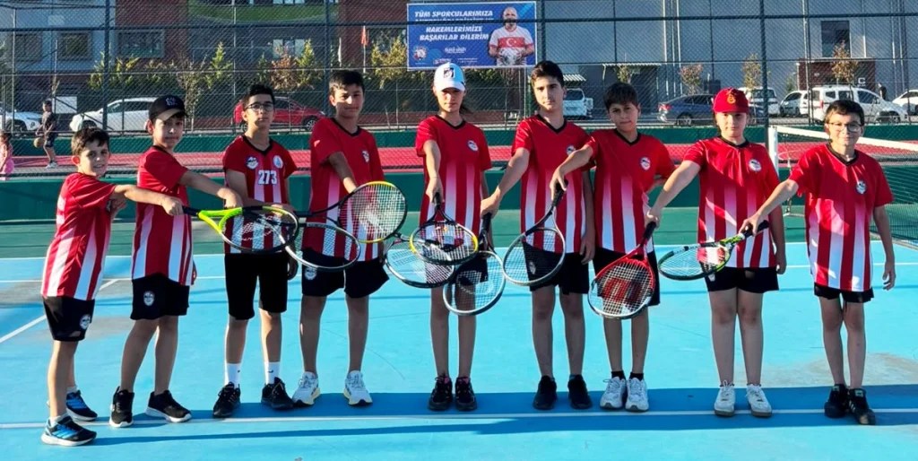 Körfez'de gençlere ücretsiz tenis kursu!