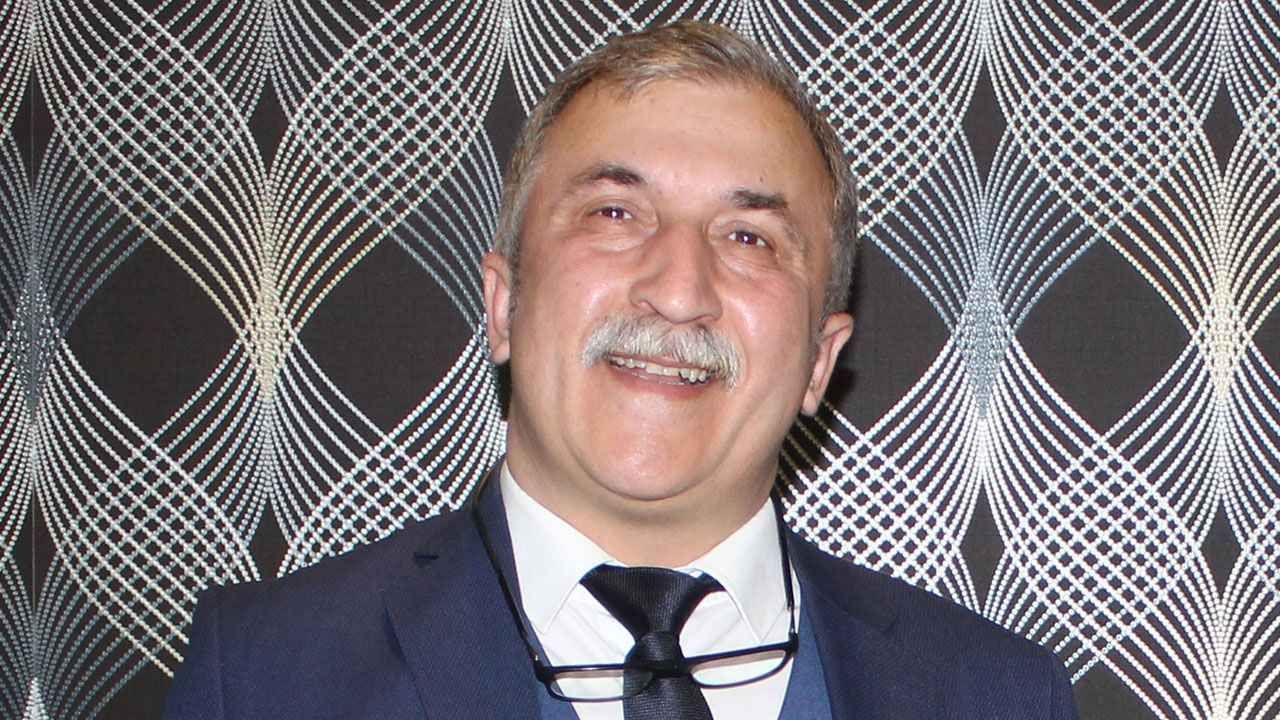 Belediye başkan adayıydı. İstifa etti