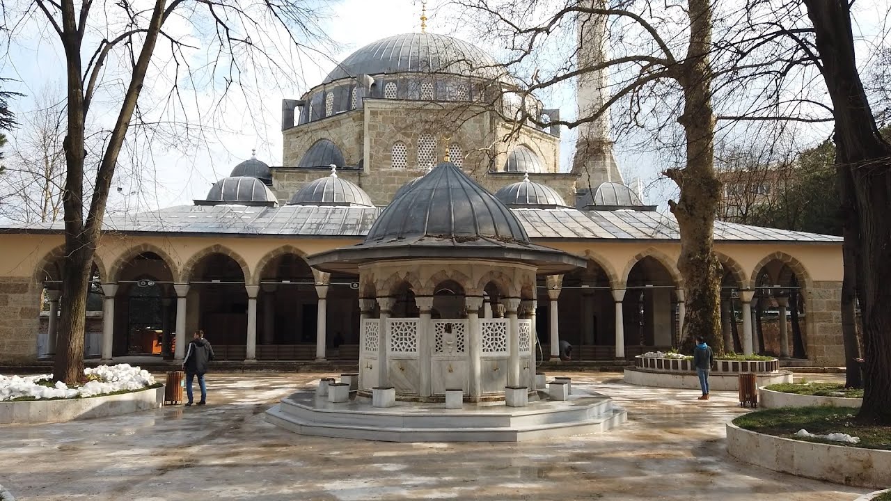 Yeni Cuma Camii’nde tepki çeken görüntüler!