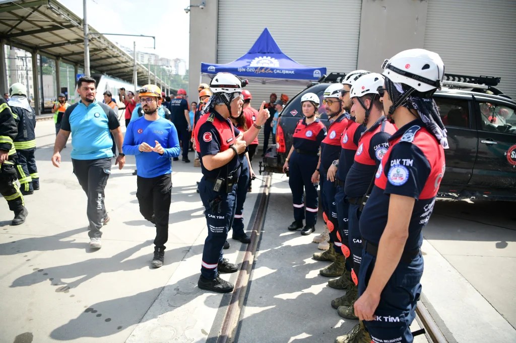 ÇAK-TİM'den başarılı tren kazası tatbikatı!
