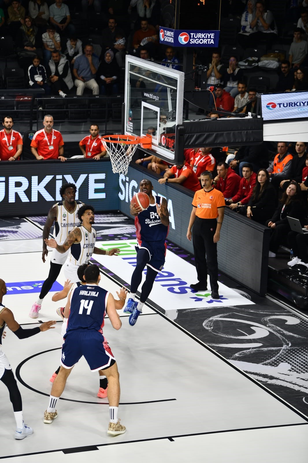 Çayırova’da kazanan Bahçeşehir Koleji oldu