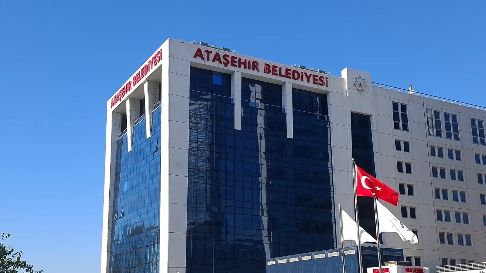 Ataşehir AK Parti’ye geçti