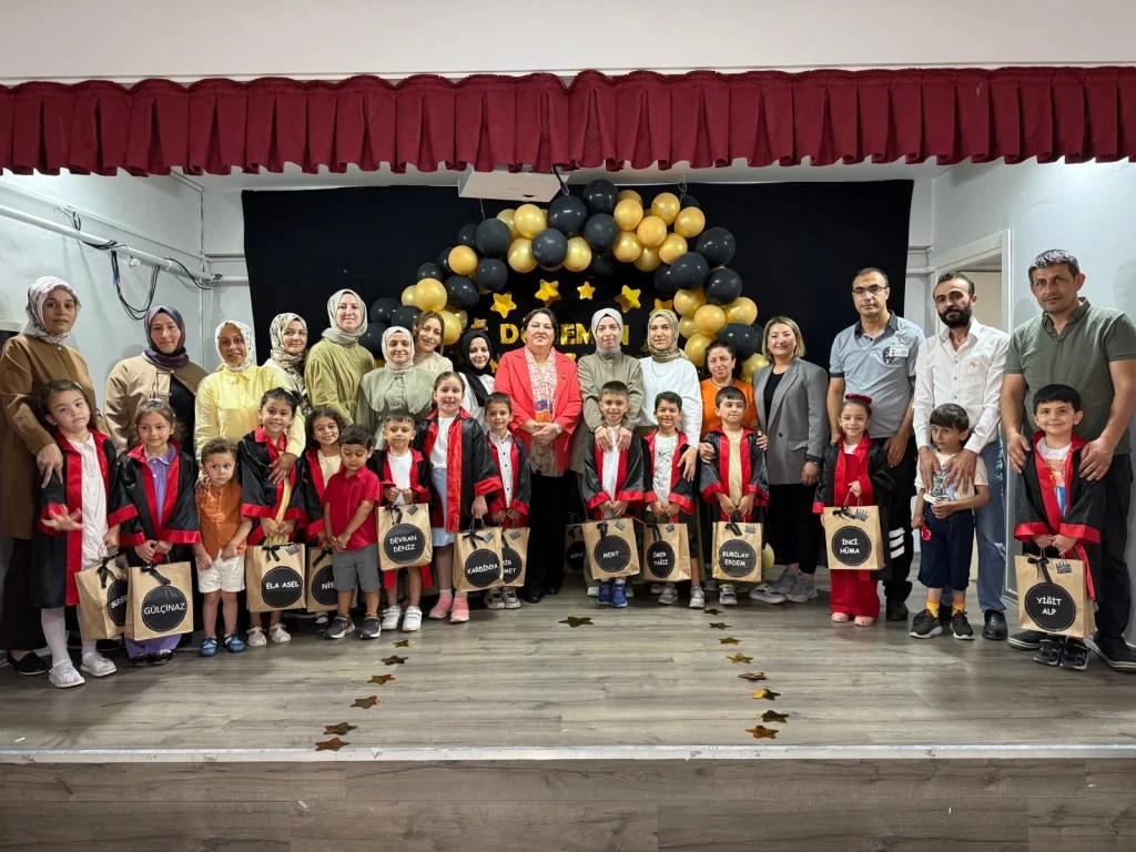 Çayırova'da miniklerin karne sevinci!