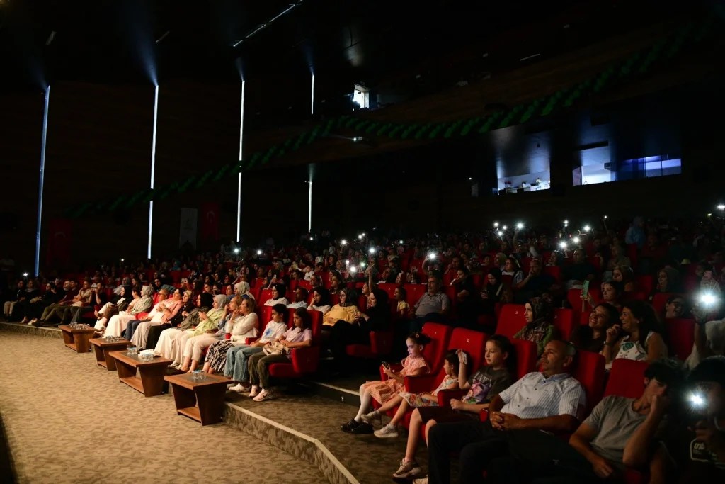 Çayırova'da 80'ler 90'lar konseri büyük ilgi gördü - 3. görsel