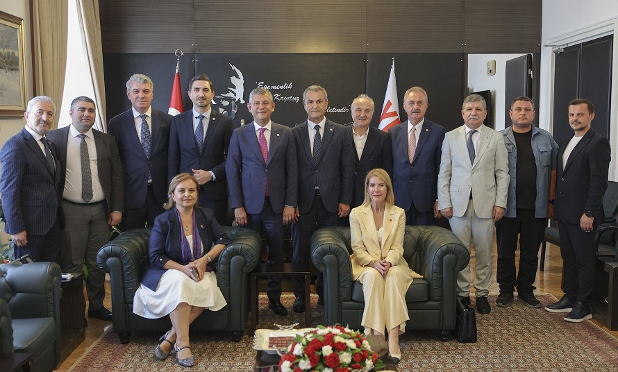 YENİ Parti Kocaeli Heyetinden Özgür Özel’e Ziyaret