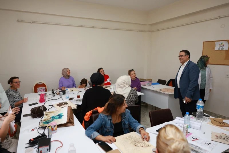 Derince’de kadınların el emeği ekonomiye katkı sağlıyor!