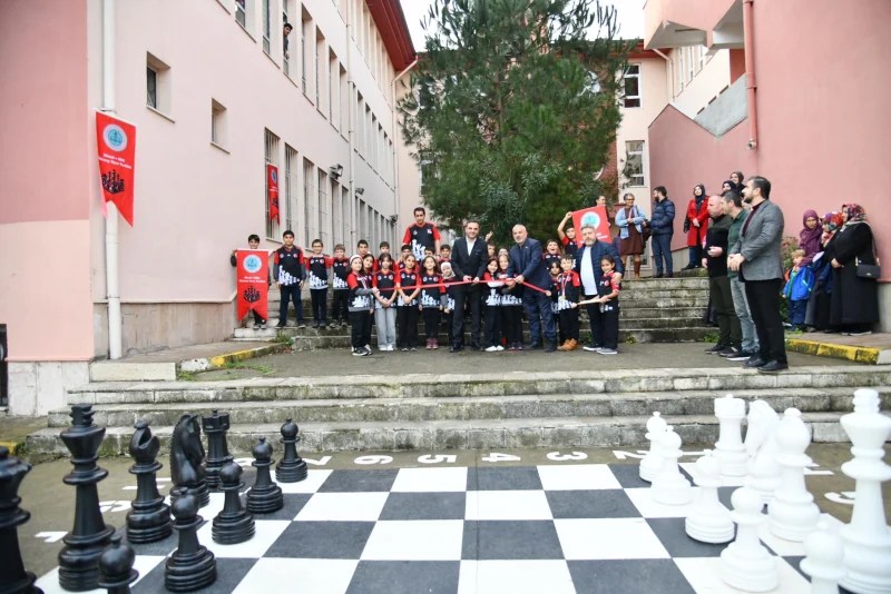 Başiskele’de Misak-ı Milli İlkokulu’na Satranç Parkı!