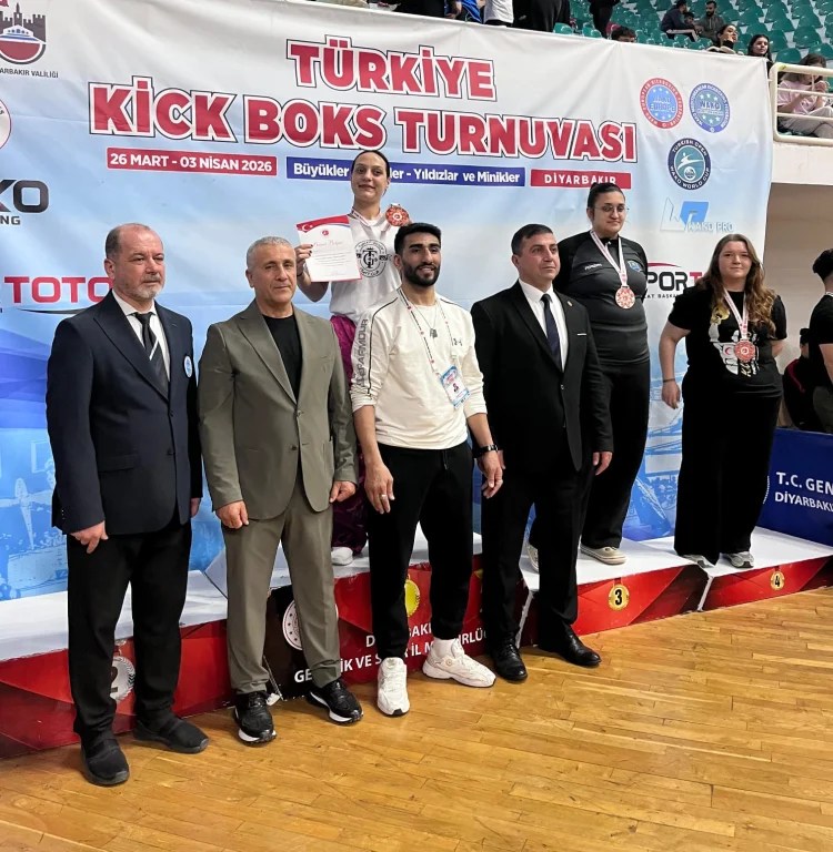 Çayırovalı kick boksçular Türkiye Şampiyonası’ndan madalyayla döndü!