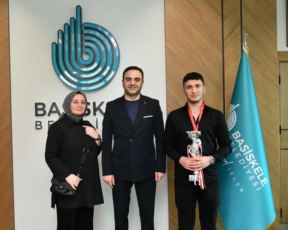 Başkan Özlü, Türkiye Bilardo Şampiyonu Ahmet Kerem’i ağırladı