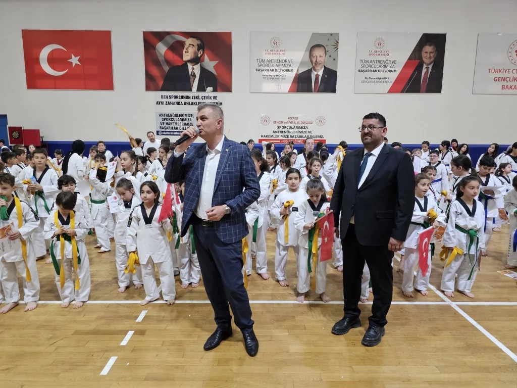 Gölcük’te 305 taekwondocu kuşak atladı