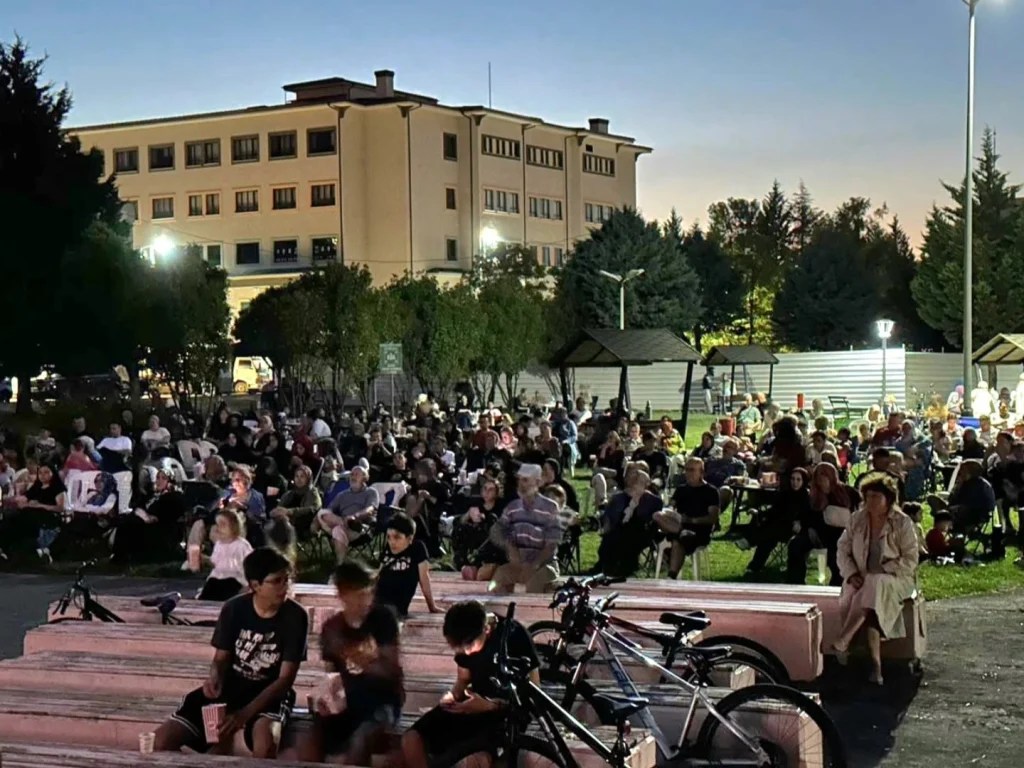 Gölcük'te açık havada sinema keyfi! - 5. görsel