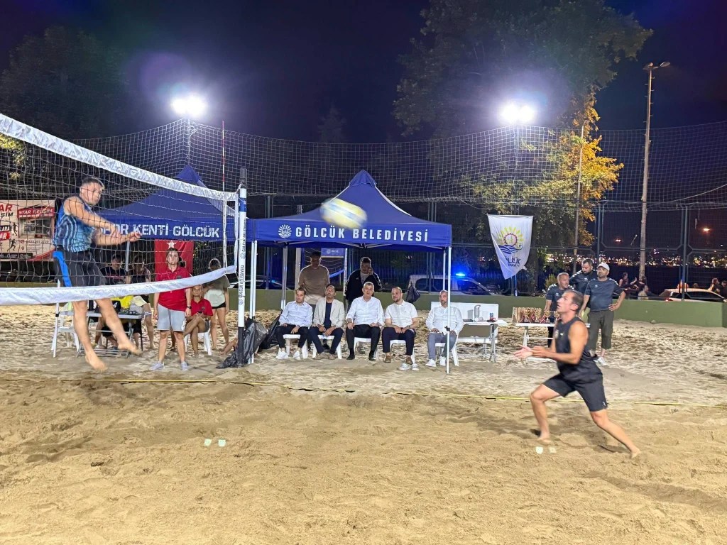 Gölcük'te Plaj Voleybolu Turnuvası Sona Erdi