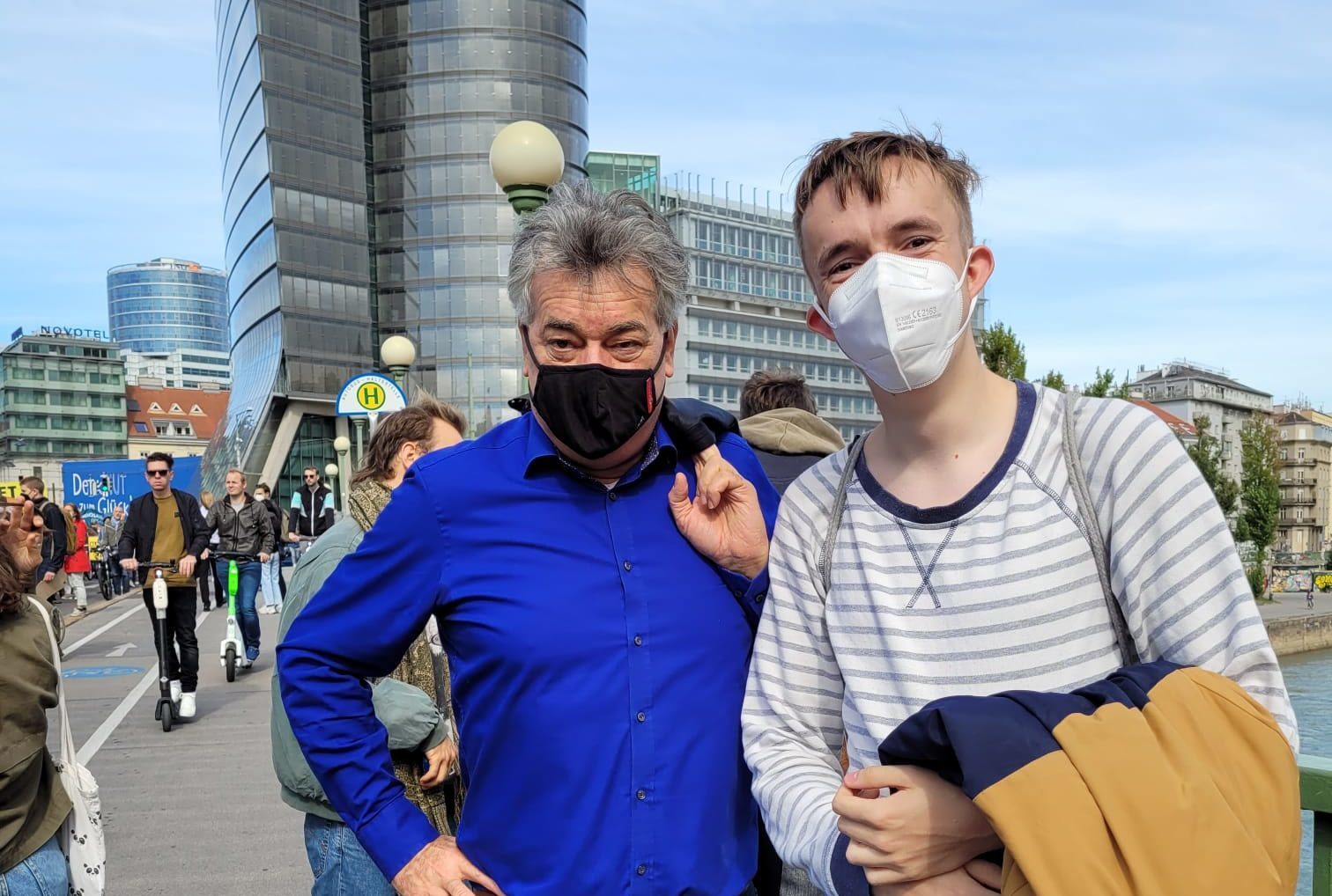 Dave Kock mit Werner Kogler auf der Klima-Demo
