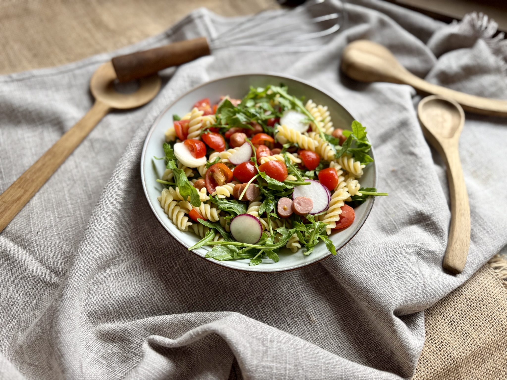 Pastasalade met cocktailworstjes