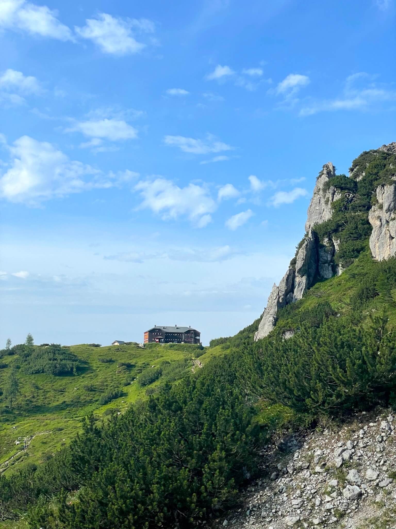 Die majestätisch liegende Hofpürglhütte