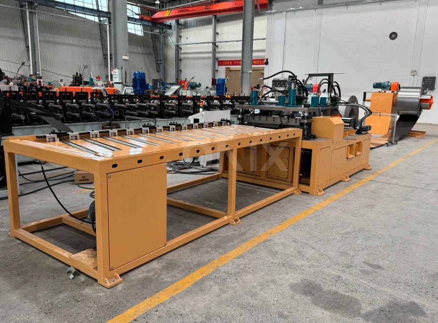 Simple punching and cutting to length machine|