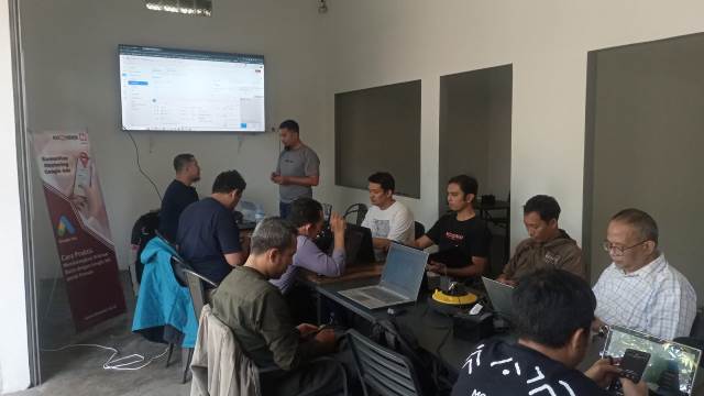 Komunitas Online Offline