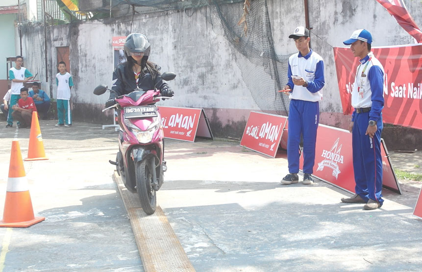 Daftar alamat dan nomor telpon kantor, perusahaan, sekolah, universitas, rumah sakit,. Honda Fest Edukasi Siswa Sma Methodist 3 Palembang Suara Nusantara