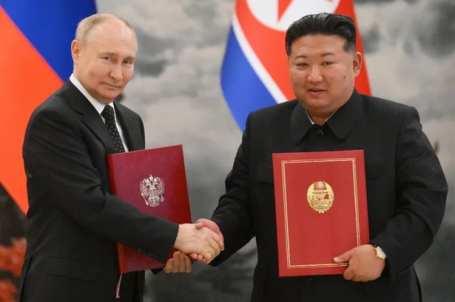 Evidências apontam envolvimento militar da Coreia do Norte na guerra da Ucrânia 2 Vladimir Putin e Kim Jong-un firmaram o Acordo Integral de Associação Estratégica. Reprodução/Kristina Kormilitsyna