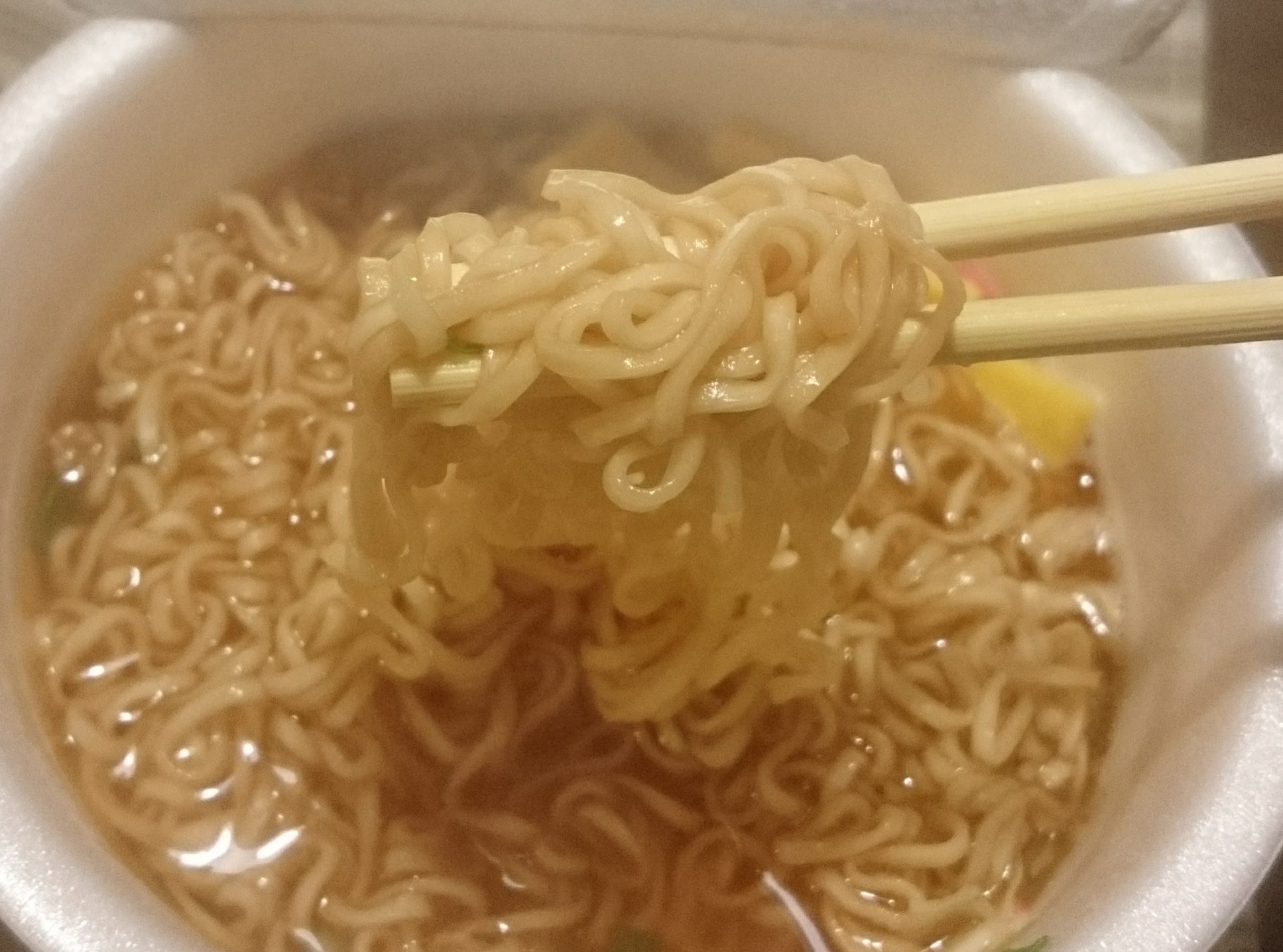 ペヨング ヌードルの味噌味 醤油味をイッキ食い コシタツ Com