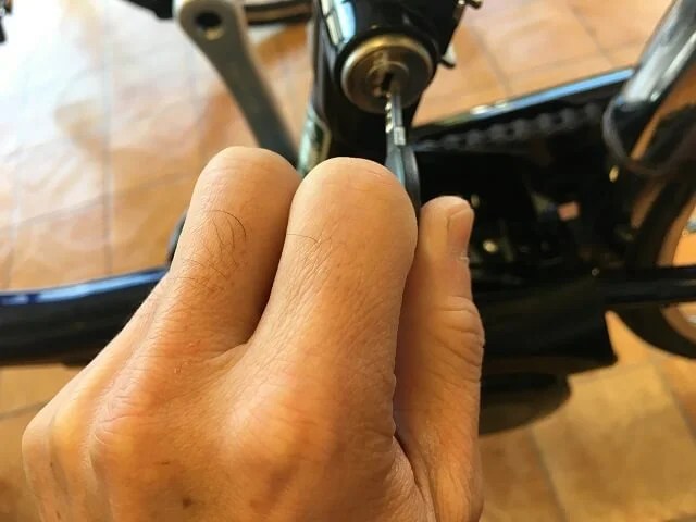電動アシスト自転車バッテリーの外し方と取り付け方｜失敗しない初心者
