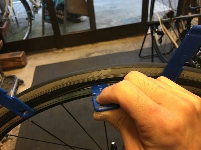 シュワルベタイヤレバーを使った自転車チューブ交換方法 | コスナ