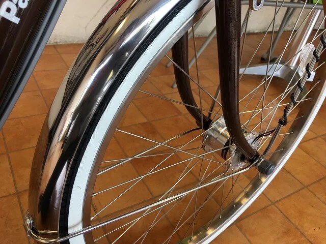 中古自転車３８９６　前後タイヤ新品！　パナソニック最上級車（日本製）シナモンJP　B-CNJ412　２４インチ　ギヤなし　LEDオートライト　ステンレス部品多用　キッキーと音がならない後輪ローラーブレーキ錆びにくい部品：ハンドル・リム・スポーク・ドロヨケ・前かご・前ブレーキ・ブレーキレバー・クランク・リヤキャリア 公式】シナモン・JP・ツインロック｜電動アシスト自転車／自転車