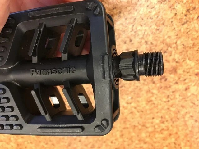 自転車ペダル交換時の注意点「ペダル左右の向き」と「左ペダル逆ネジ