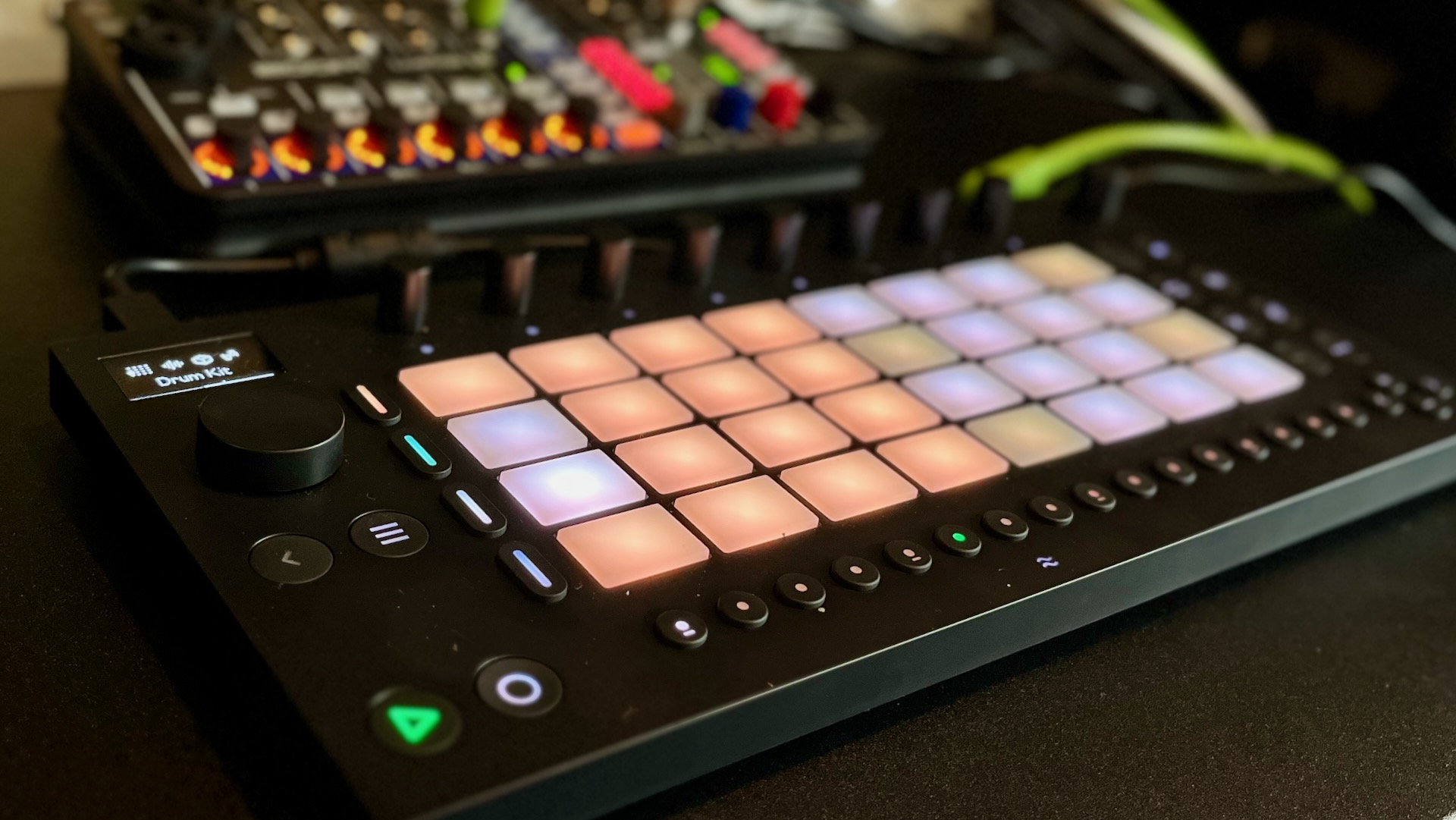 Ableton MOVE 本箱　電源ケーブル　説明書付 Buy Move — a compact tool for instinctive music making | Ableton