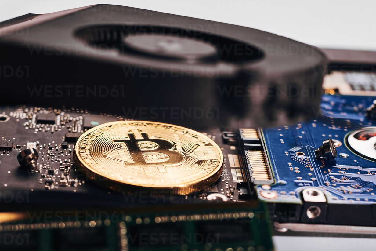 close-up-of-bitcoin-with-computer-equipment-EYF07337.jpg