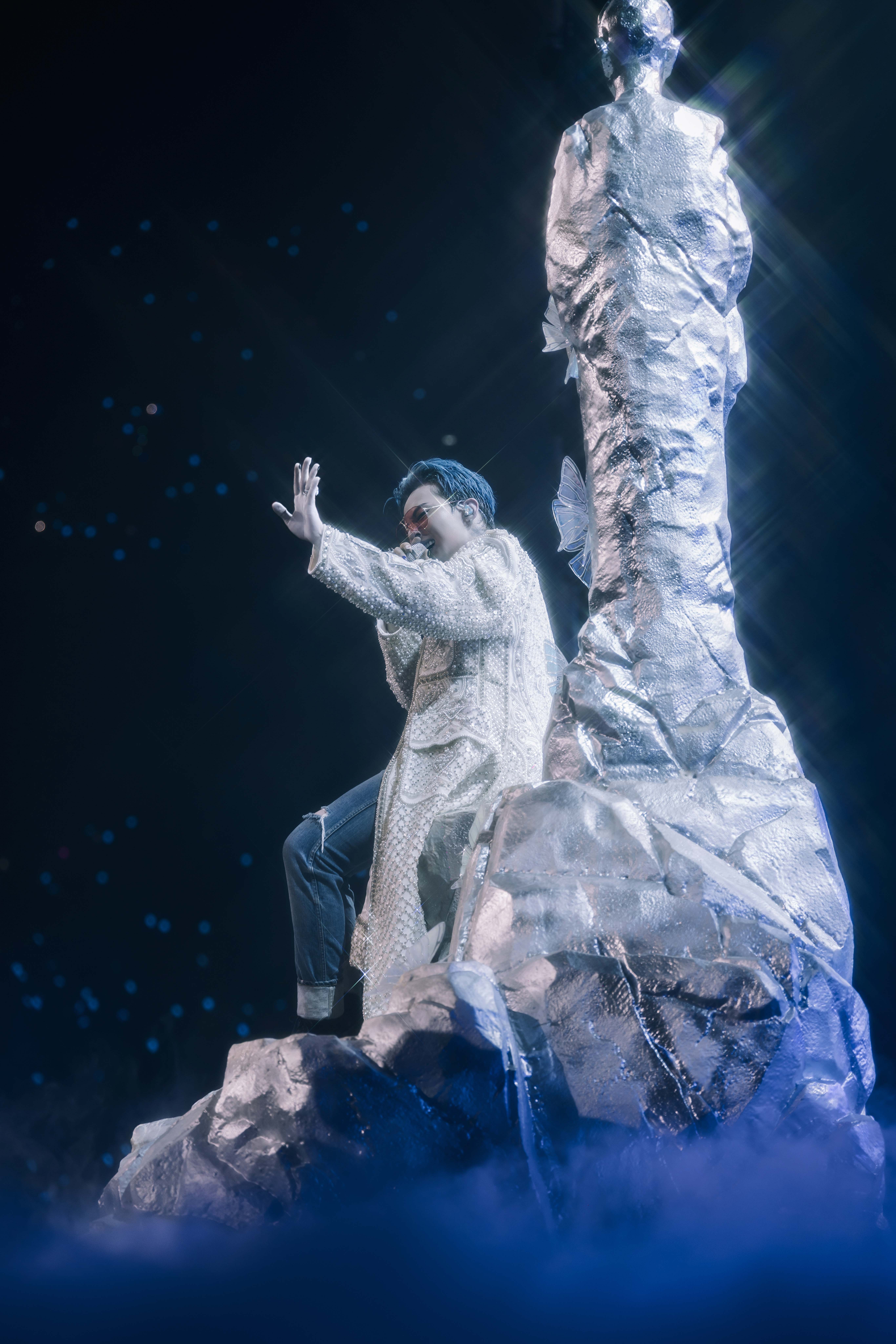 G-DRAGON: The king of K-pop sets Paris alight – KSTATION TV
