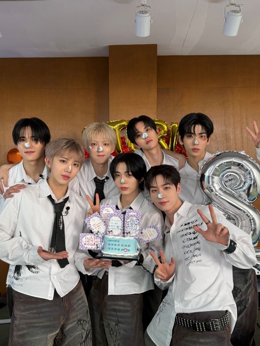 8TURN: Conclusion of promotions, anniversary, and concert