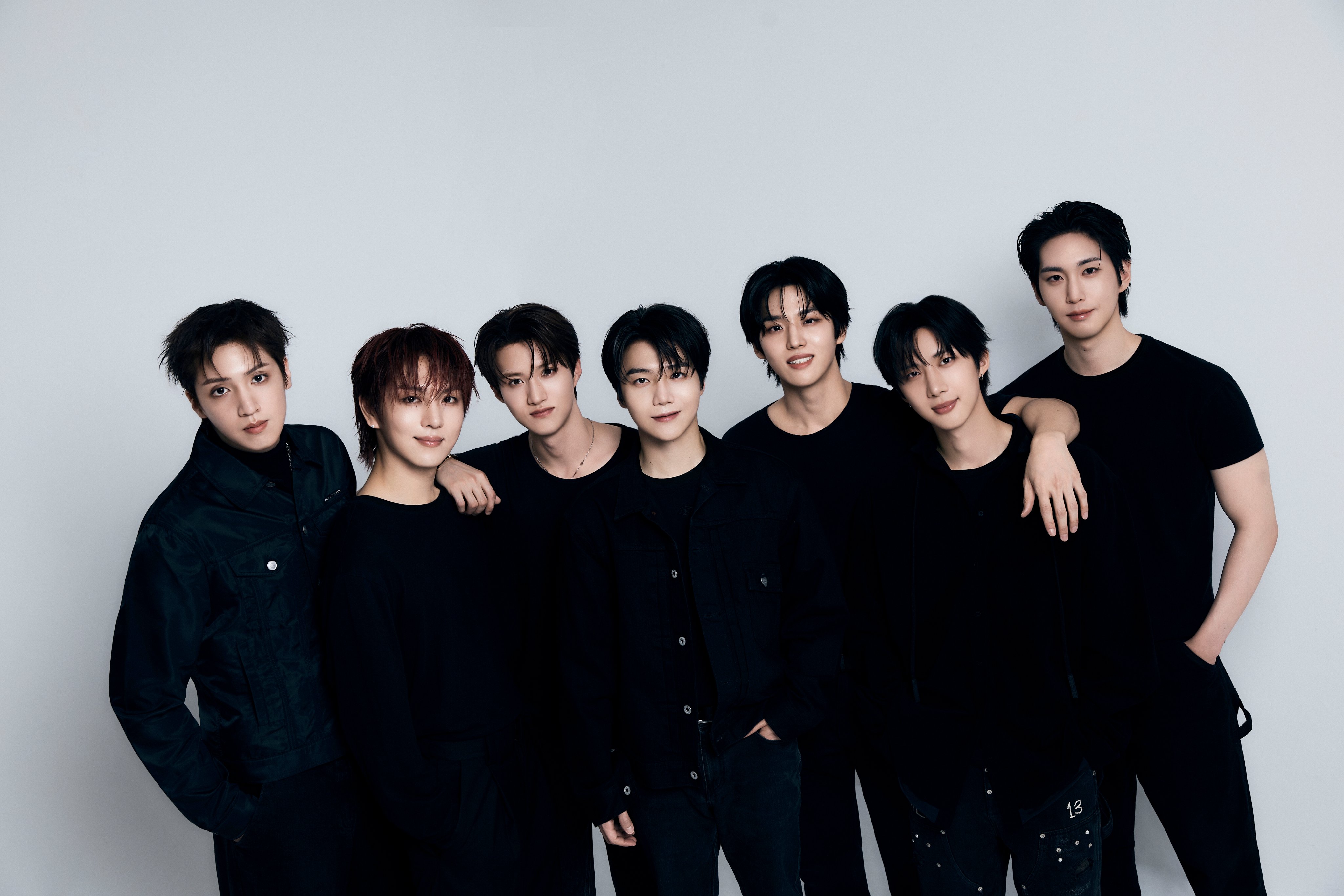 PENTAGON : The group seals its reunion with a poignant photo to