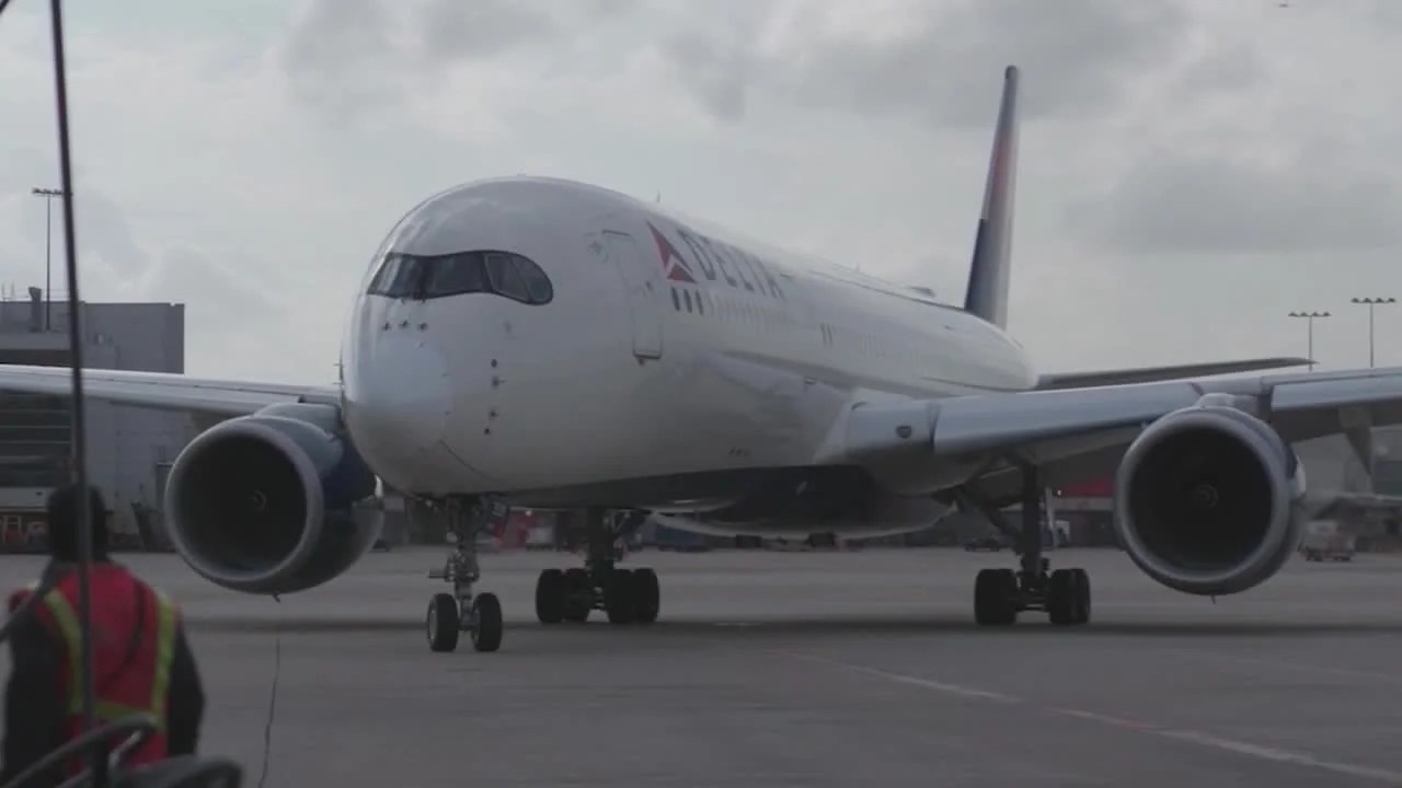 Delta Flight Drama: Pilot's Medical Emergency Mid-Air (2026)