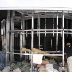 004 ワインセラーなどステンレス製品は全て日本で製作し輸送しました