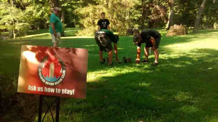 Photo a kubb meetup.