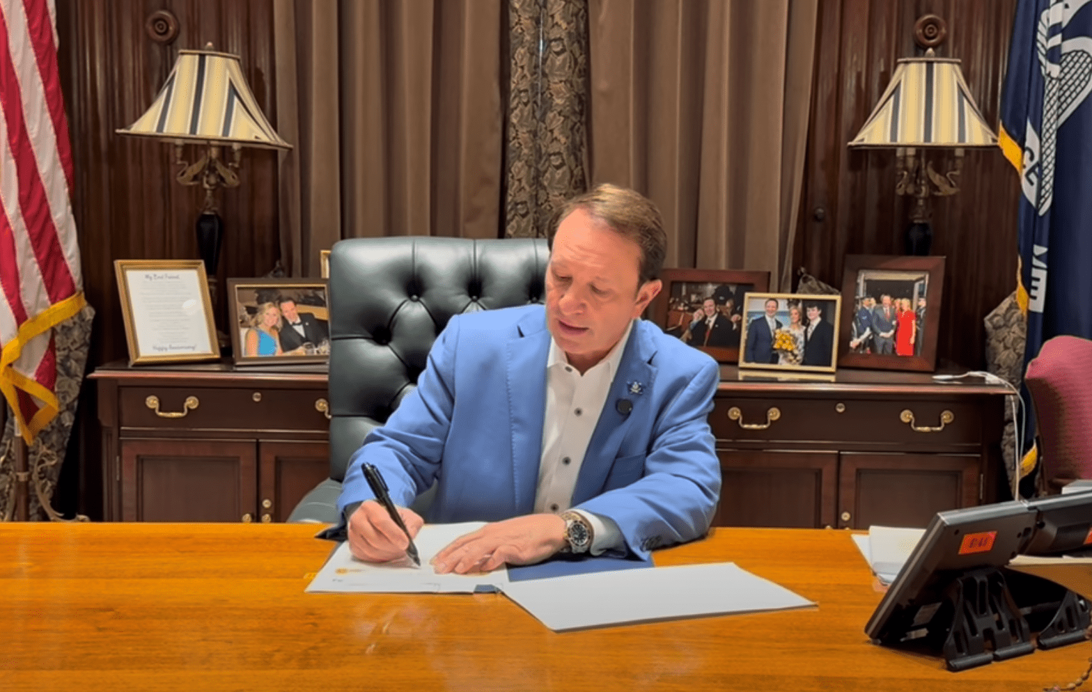 Louisiana governor govt order after inmates escape jail