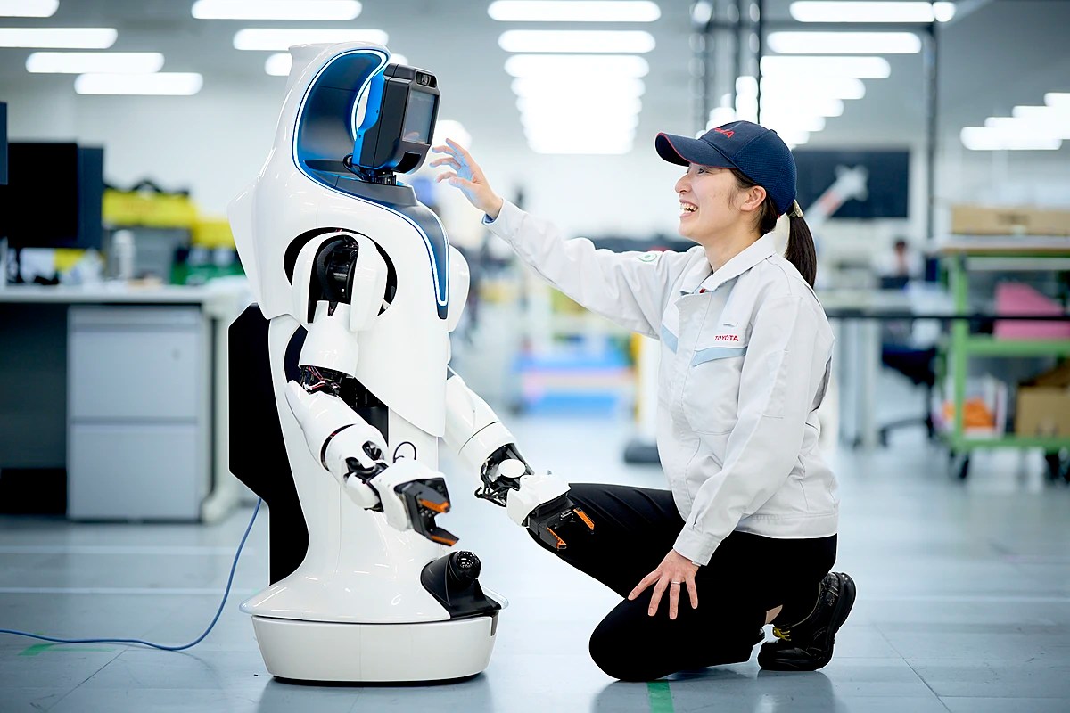 トヨタも人型汎用ロボットの開発に着手。毎年1兆円規模の投資＆40万台を生産へ！