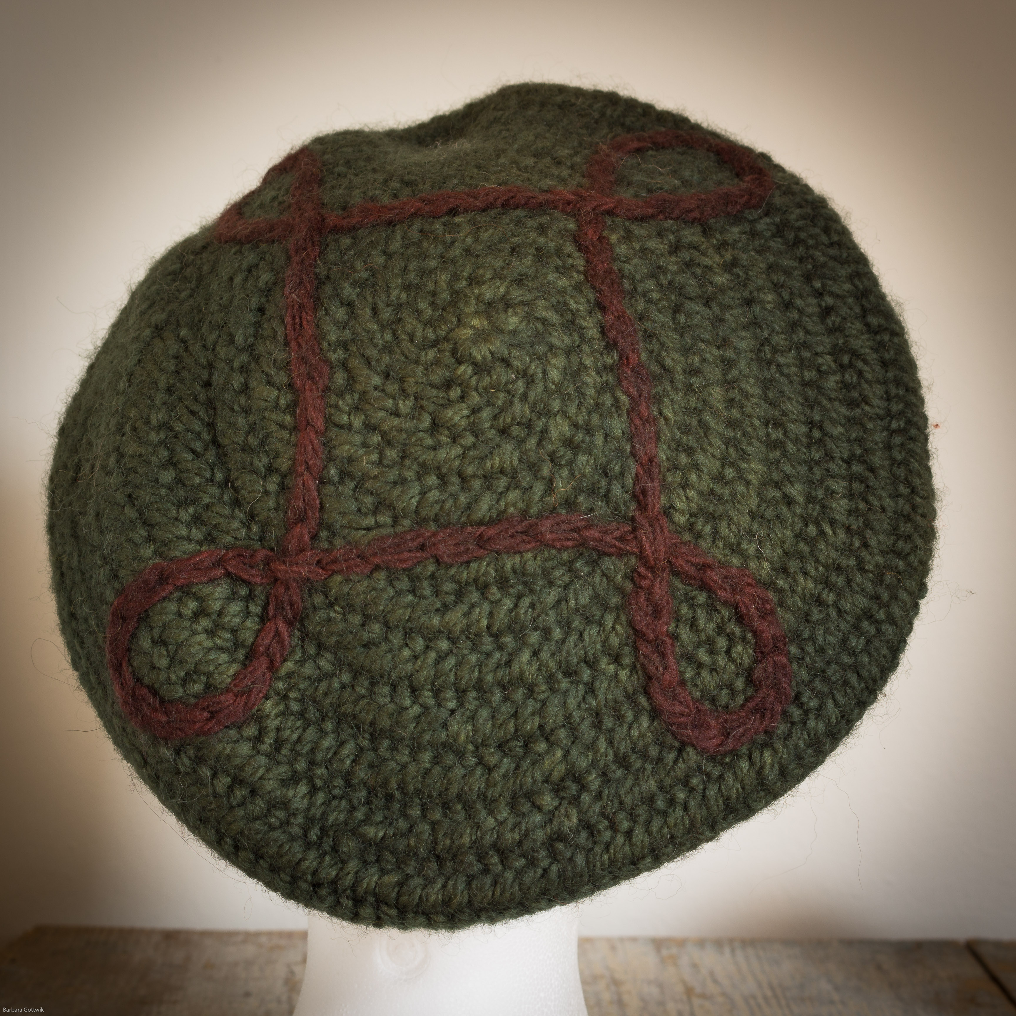 Nadelgebundene Mütze von oben