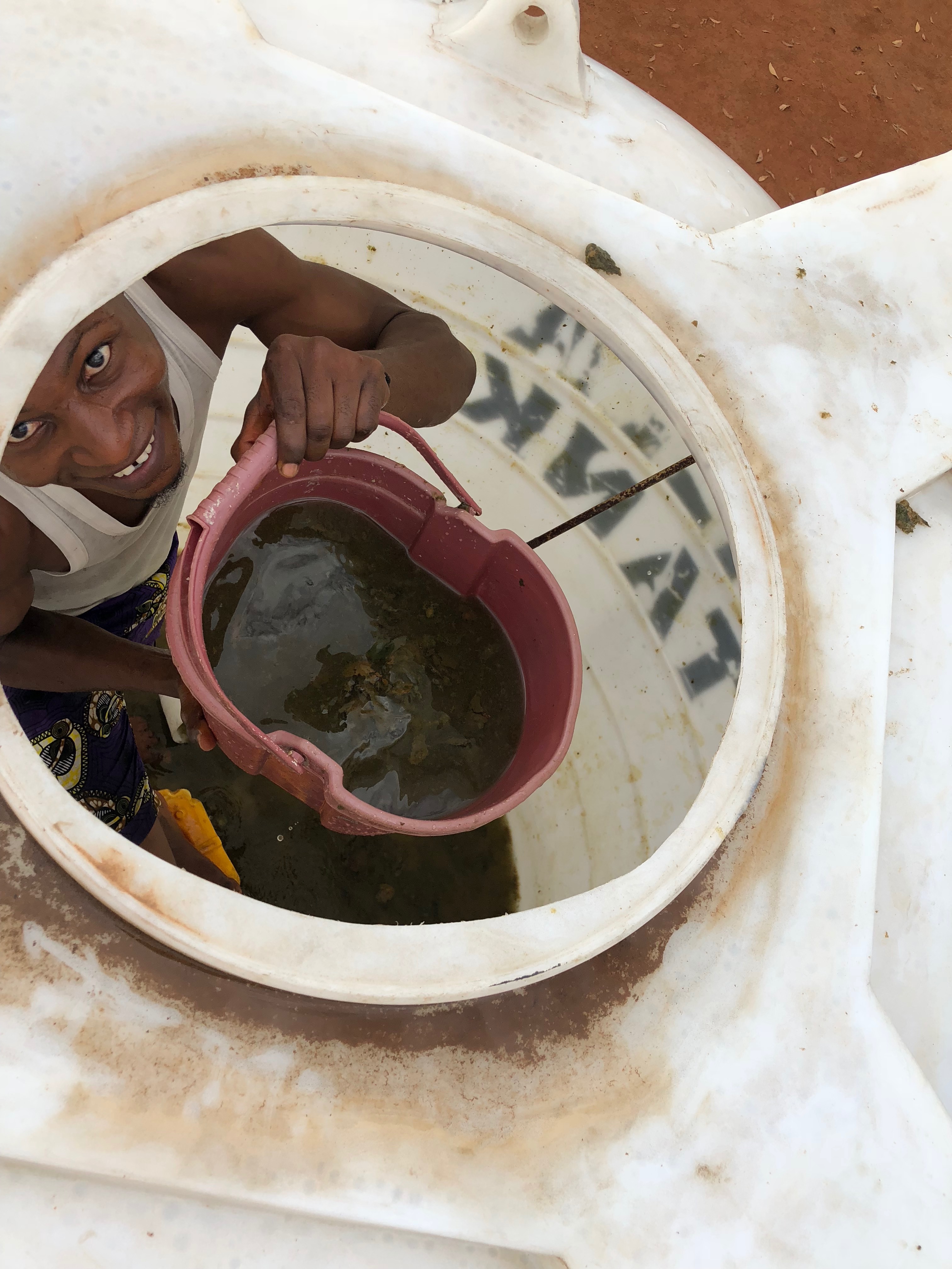 Dass cleaning the upper tank