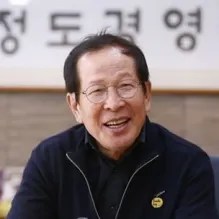 교촌F&B 권원강 회장