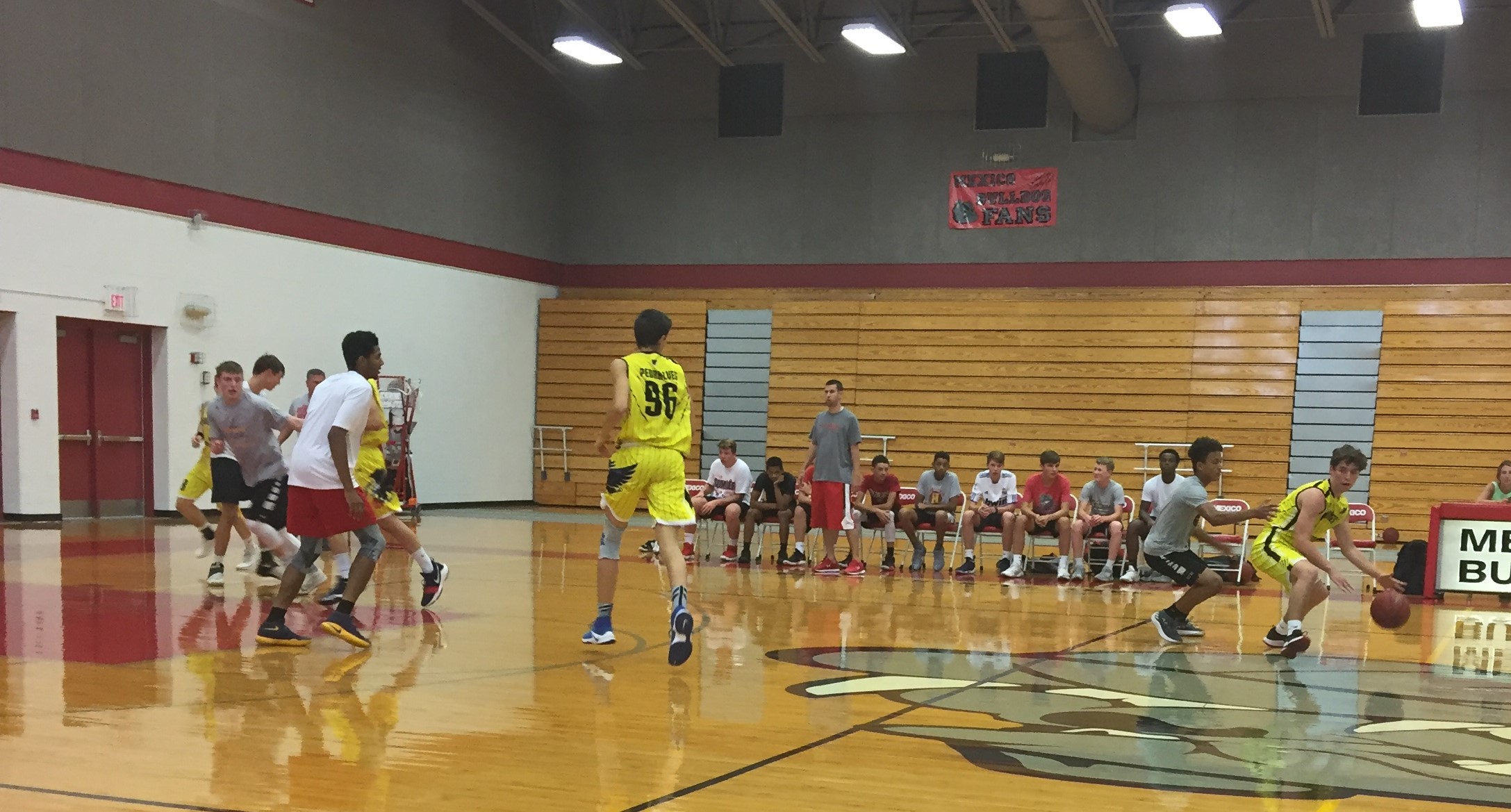 Mexico Bulldogs Play Scrimmage Against International Team