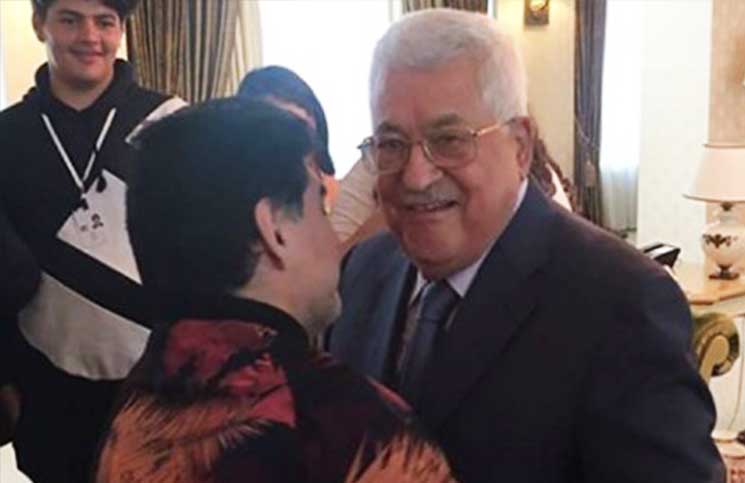 مارادونا ينشر صورة له مع محمود عباس ويقول: أنا فلسطيني جبريل الرجوب لرئيسة كرواتيا: أنت النجم الألمع في هذا الحدث الرياضي