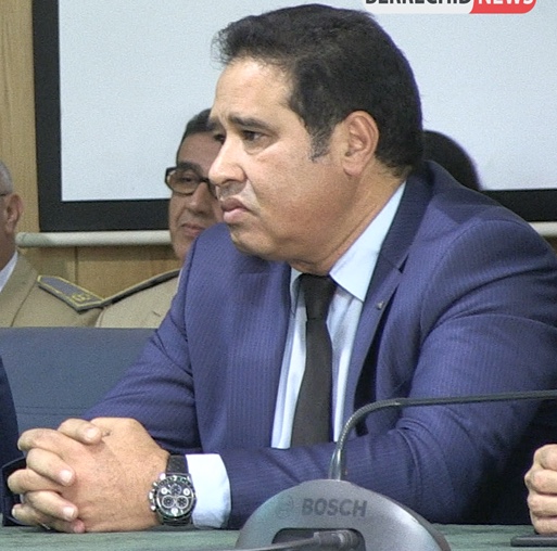 طفل من ذوي الاحتياجات الخاصة يحرج الباشا السابق لمدينة العيون