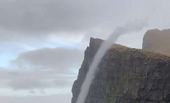 عجائبي :شلال يعاكس الجاذبية الارضية